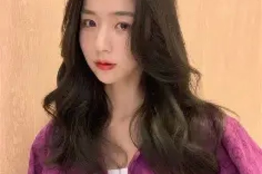 疑似张婉婷家暴宋宁峰张婉婷被曝多次对丈夫宋宁峰实施肢体暴力将踹飞3米远被拍到时面容憔悴脸上疑有伤痕